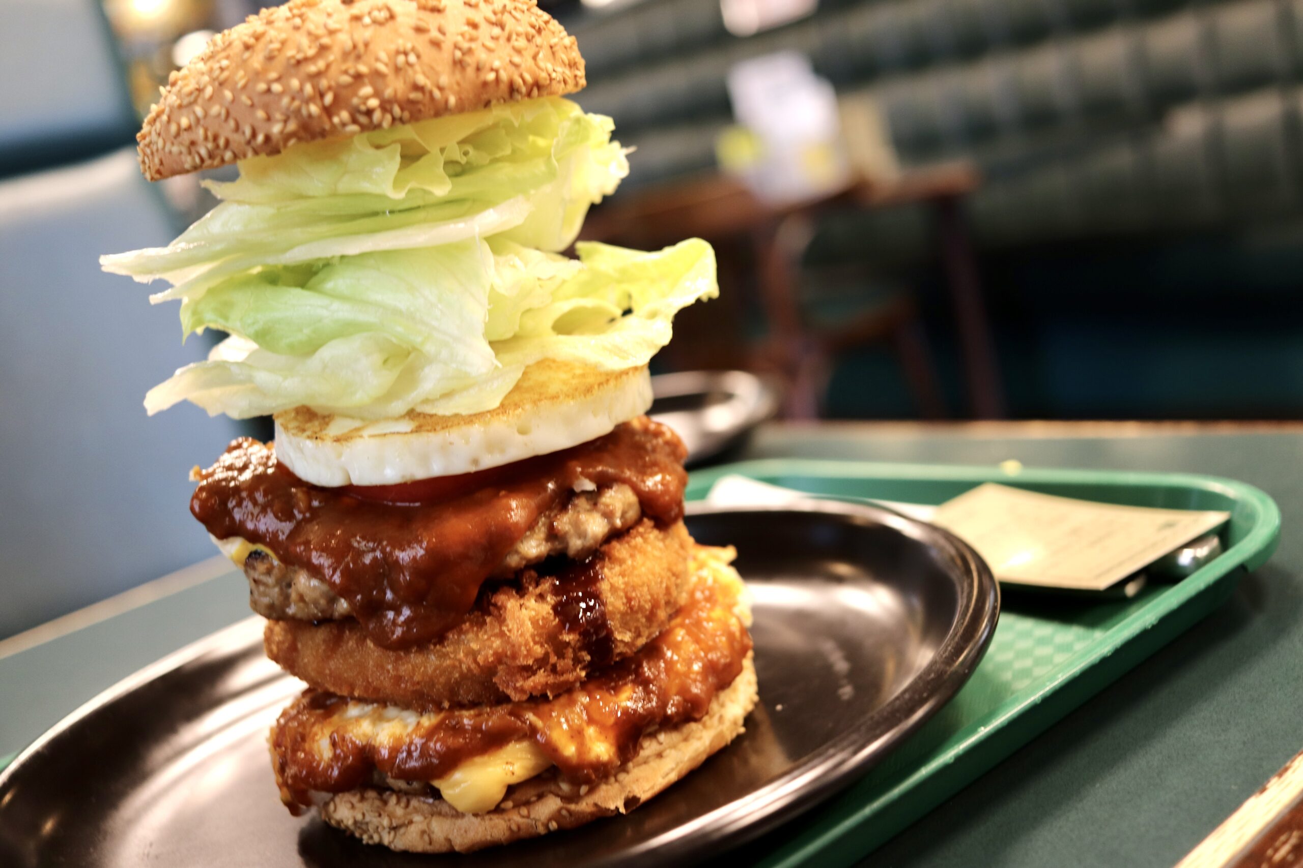 【函館グルメ】ラッキーピエロ ベイエリア本店（函館市末広町）さんで超絶ボリューム「THEフトッチョバーガー」を味わってきた【北海道新婚旅行レポ ...