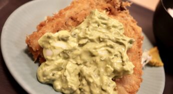 【沼津市】衝撃ビジュアル緑色タルタルソースの中には静岡ならではのあの食材！「踊りあじ専門店 沼津港 あした葉」さんの肉厚あじフライとともに味わってきた